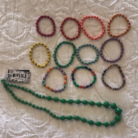 Green Single Strand Beaded Necklace Girls - Picture 3 of 5